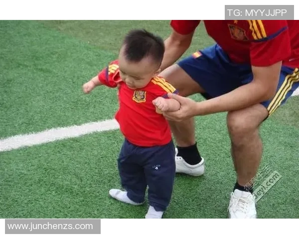 可爱卡通风格足球明星拍手瞬间的精彩瞬间分享